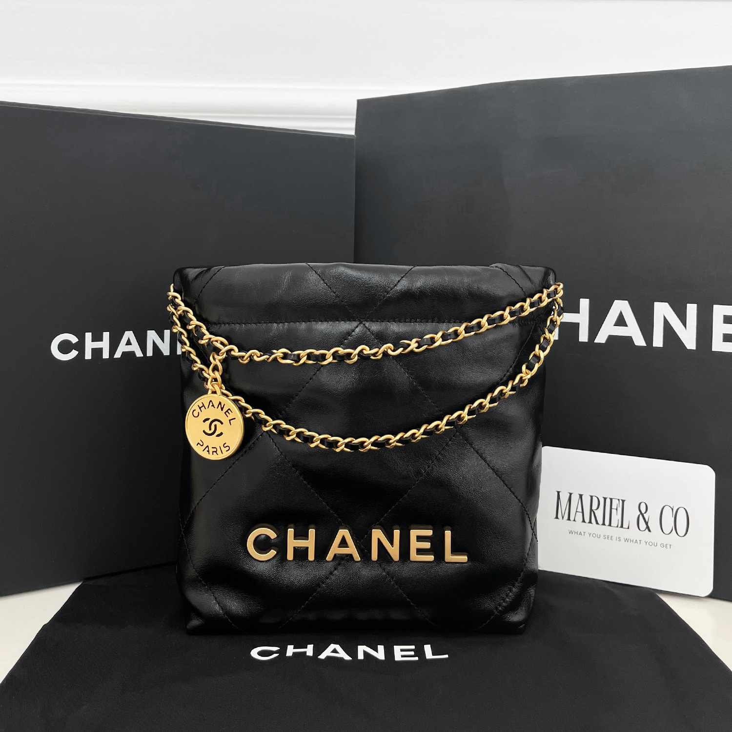[CC] 22 MINI HANDBAG, SHINY CALFSKIN – BLACK